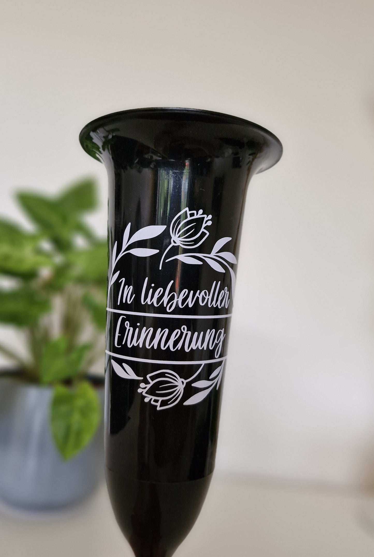 In liebvoller Erinnerung: 23cm Grabvase mit inspirierender Aufschrift