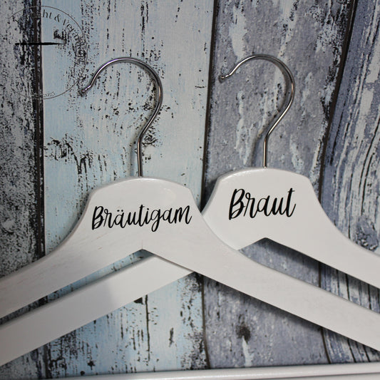Exquisite Kleiderbügel für die Hochzeit: Braut und Bräutigam