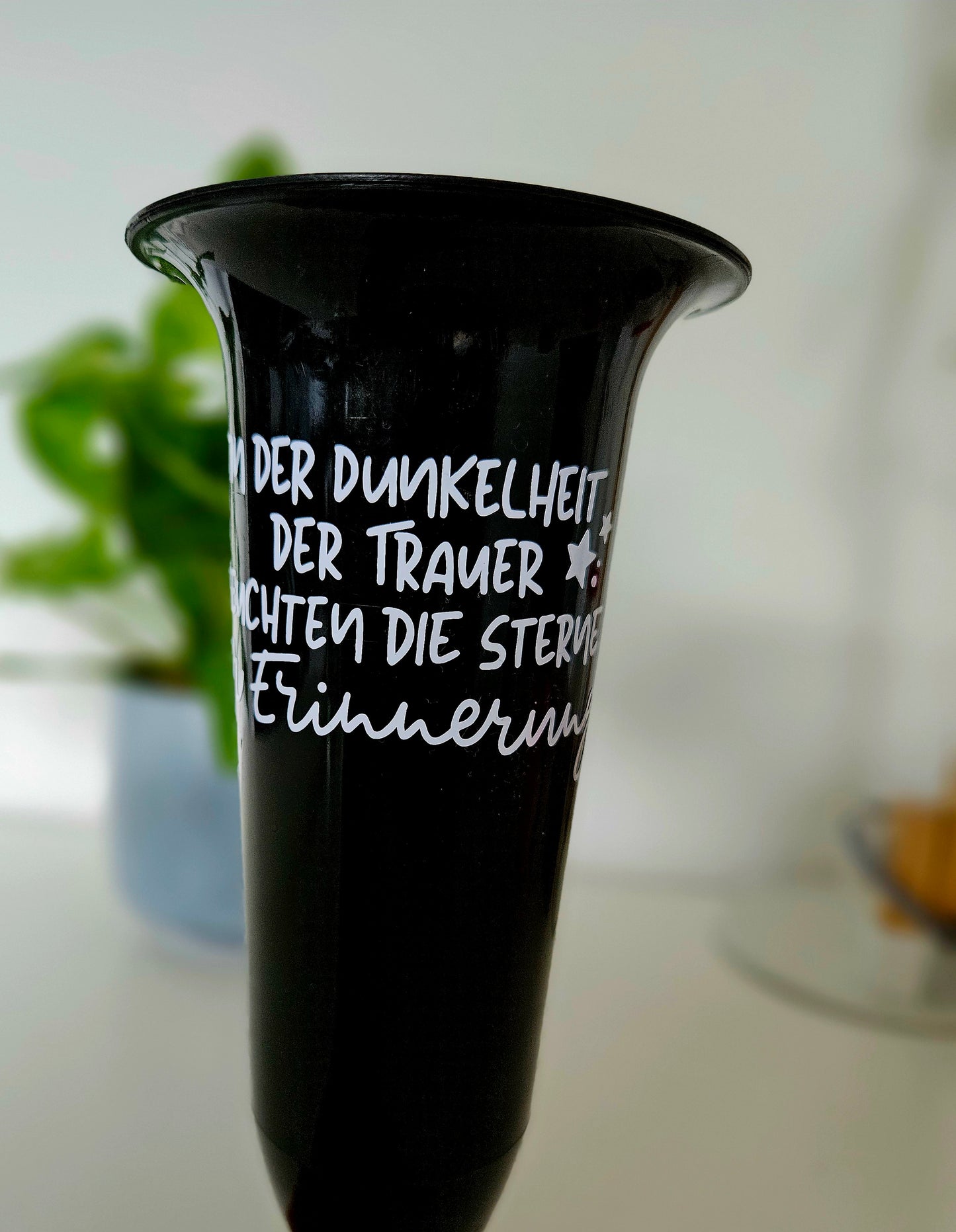 Ewige Erinnerung: 23cm Grabvase mit inspirierender Aufschrift