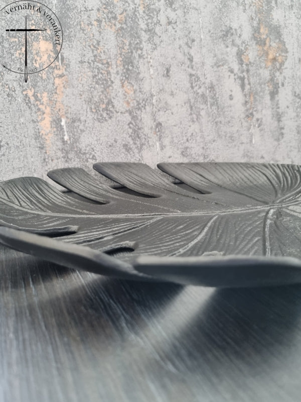 Stilvolle Gusseisen-Dekoschale mit Monsterablatt-Design - Perfekt für Ihr Zuhause